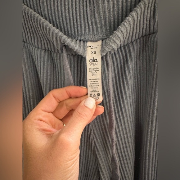 ALO Yoga MUSE SET - Picture 10 of 10